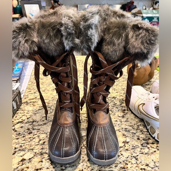 London Fog Faux Fur lined winter boots, size 9 - Picture 4 of 11